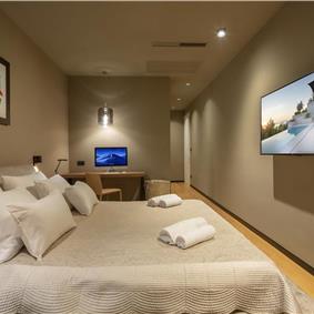 Luxury 5-Bedroom Sea-View Villa with Heated Infinity Pool in Orasac near Dubrovnik – Sleeps 10